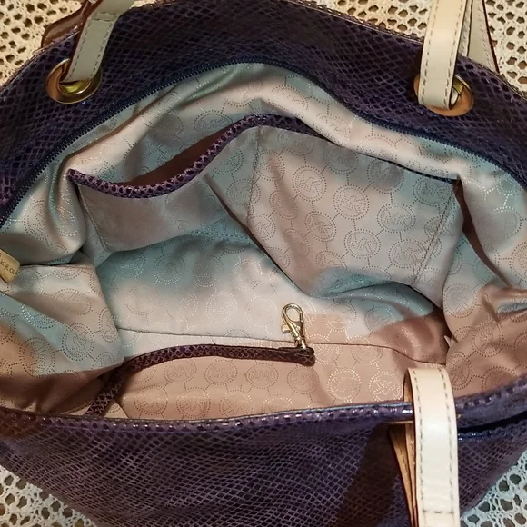 🐍Michael Kors Snakeskin Printed🐍 Tote - Picture 4 of 8